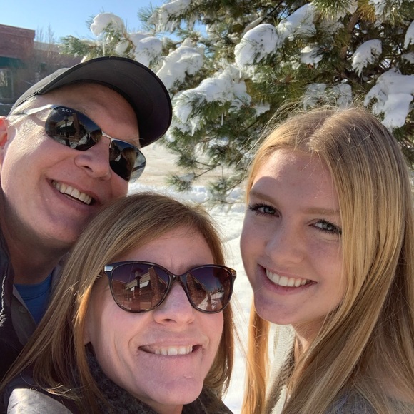 Meet your Posher, Tiffany - Picture 4 of 9